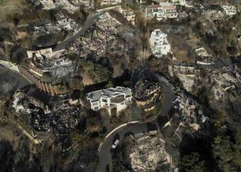 LA Wildfire Survivors Confront Toxic Cleanup and Landslide Risks Before Going Home - AP Photo/Jae C. Hong