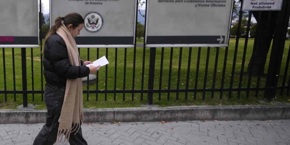 Colombia Refuses Deportation Flights, Resulting in Visa Appointment Cancellations - Fernando Vergara/AP Photo