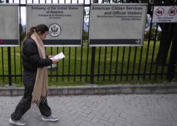 Colombia Refuses Deportation Flights, Resulting in Visa Appointment Cancellations - Fernando Vergara/AP Photo