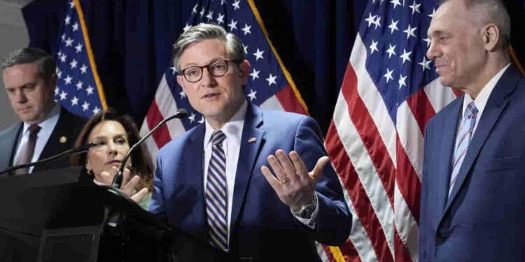 Bill Mandating Migrant Detention Moves Forward Without Funding - J. Scott Applewhite/AP Photo