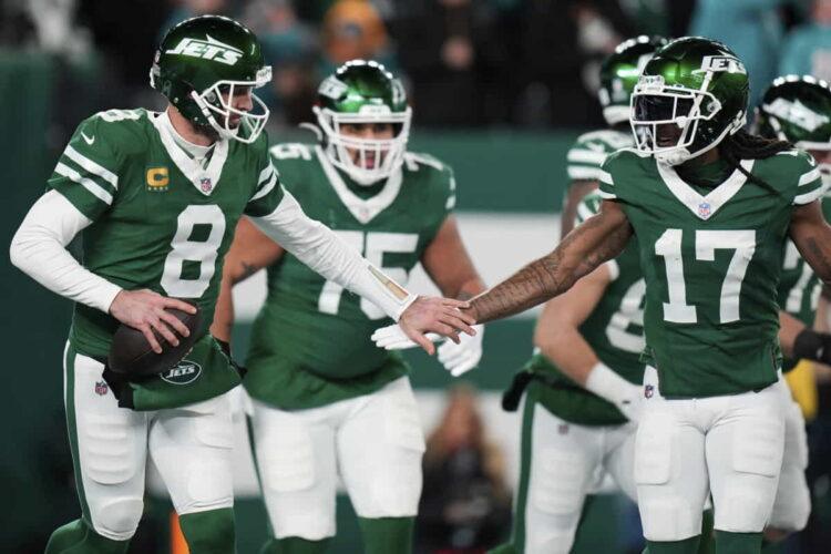 Rodgers Makes History with 500th Touchdown Pass in Jets' Win - Seith Wenig/AP Photo