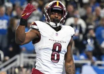 How to Watch Eagles vs. Commanders, Chiefs vs. Bills Today - Photo via USA Today Video