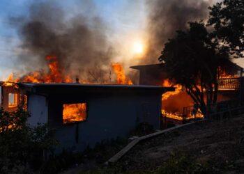 Firefighters Respond to Growing Brush Fire Near Auto Center Drive in Oxnard - Brian van der Brug / Los Angeles Times