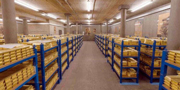 Bank of England Sees Unprecedented Demand for Gold Withdrawals - Bank Of England/Shutterstock via CNN