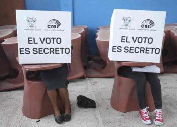 Crime, Politics, and Uncertainty: Ecuador’s Presidential Race Heats Up - Dolores Ochoa/AP Photo