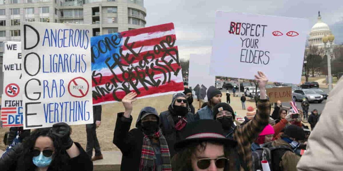 Court Blocks Trump’s Push to Pay Workers to Resign - Luis Magana/AP Photo