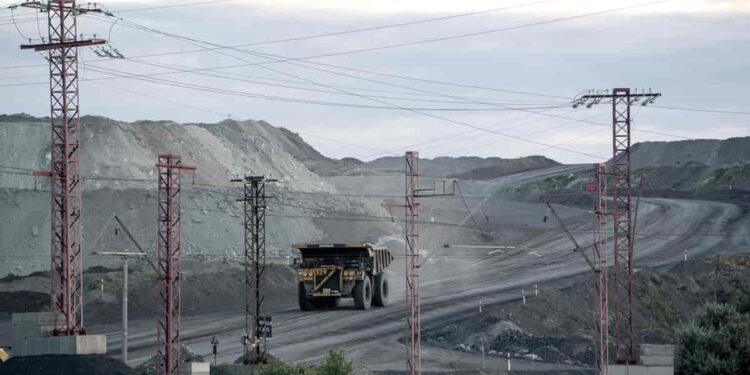 Ukraine’s Resources at Stake as Trump Ties Aid to Minerals - Evgeniy Maloletka/Bloomberg/Getty Images