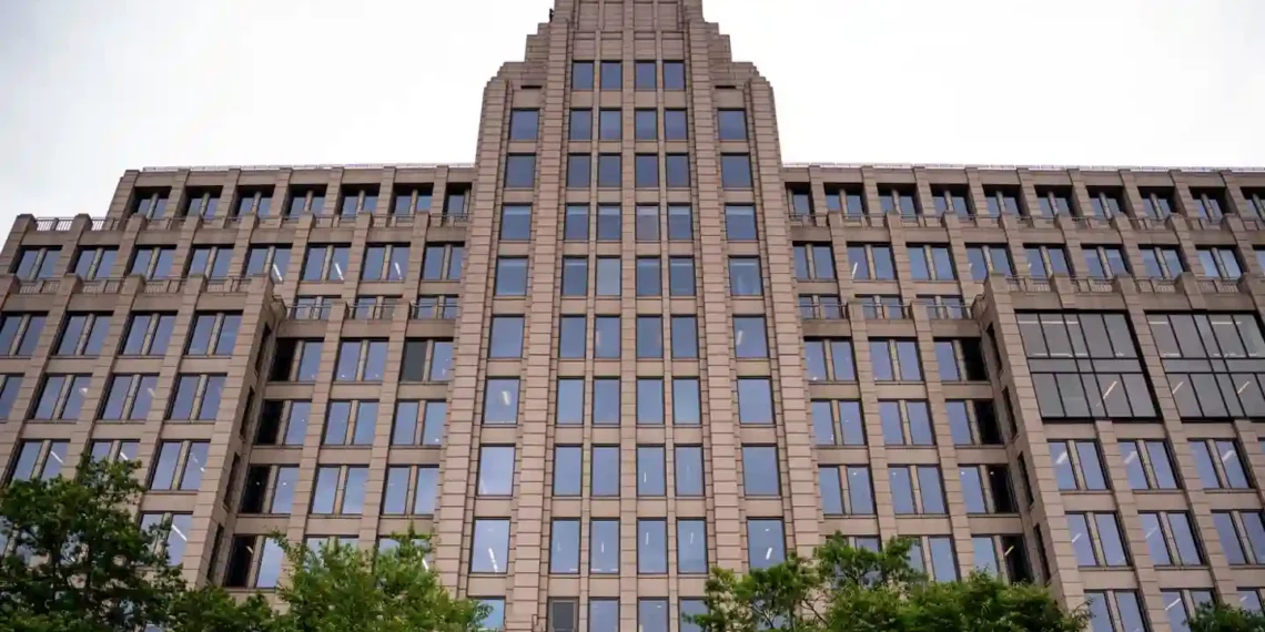 Washington Post in Turmoil as Bezos Alters Opinion Coverage - Andrew Harnik/Getty Images