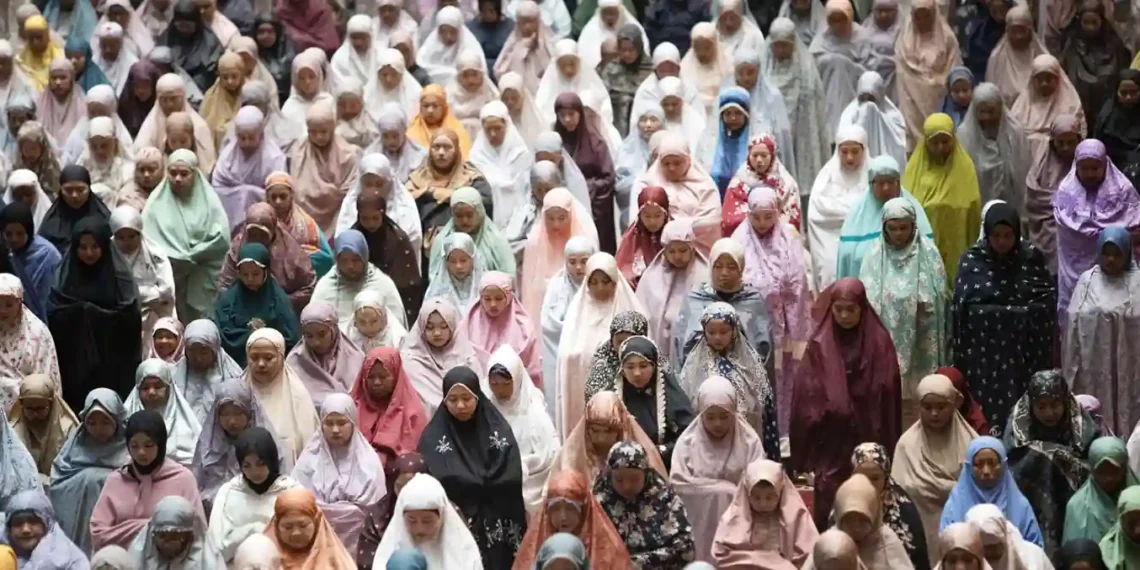 A Look at Ramadan: Fasting, Worship, and Community - Afriadi Hikmal/NurPhoto/Getty Images