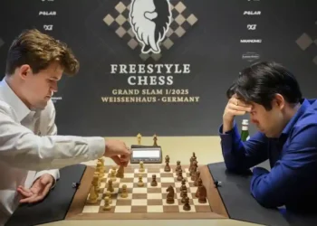 Chess King Magnus Carlsen Leaves Classical Title Behind, Looks to the Future - Gregor Fischer/picture-alliance/dpa/AP