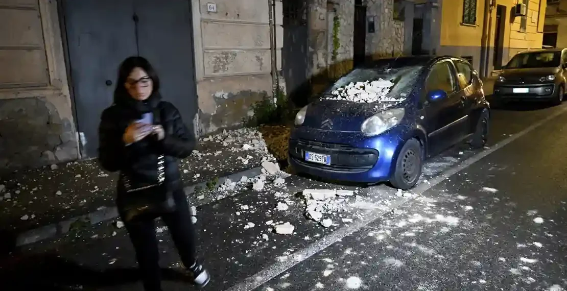 Naples on Edge: Thousands of Tremors and a Powerful Earthquake - Alessandro Garofalo/LaPresse/AP Photo