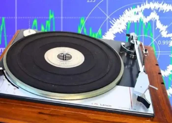 Can Your Phone Tell If Your Turntable Is Worth It? Yes — And It’s Brutal - image credit to Headphonesty