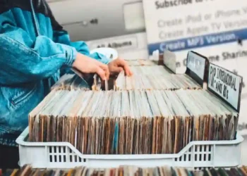 Vinyl Surpasses Digital Downloads: A Look at the Music Industry Shift - image credit to Headphonesty