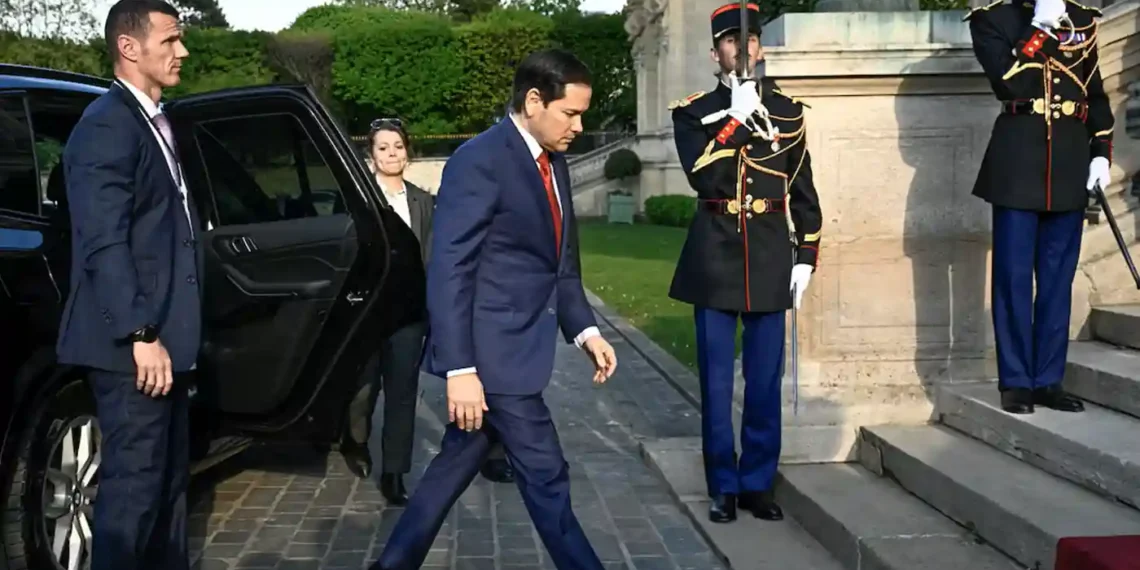 Trump and Rubio Set Deadline for Ukraine Peace Deal or US Will Pull Out - JULIEN DE ROSA/Pool via REUTERS