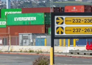 US Economy Slows Amid Trump’s Tariff Strategy - Myung J. Chun/Los Angeles Times/Getty Images