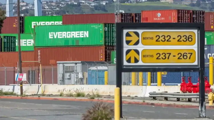 US Economy Slows Amid Trump’s Tariff Strategy - Myung J. Chun/Los Angeles Times/Getty Images