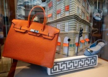Hermès Surpasses LVMH After Weak Sales Report - Benjamin Girette/Bloomberg/Getty Images via CNN