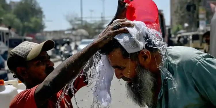 Heatwave in South Asia: The Scorching Reality for Millions in India and Pakistan - Rizwan Tabassum/AFP/Getty Images via CNN