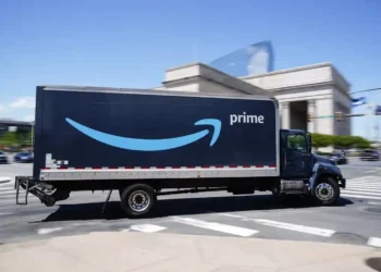 No Tariff Labels: Amazon Responds to Report and White House Criticism - AP Photo Matt Rourke, File