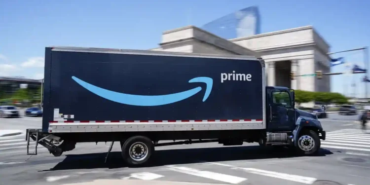 No Tariff Labels: Amazon Responds to Report and White House Criticism - AP Photo Matt Rourke, File