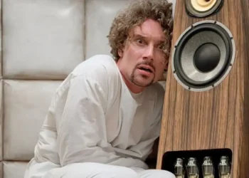 25 Songs That Expose Bad Room Acoustics - image credit to Headphonesty