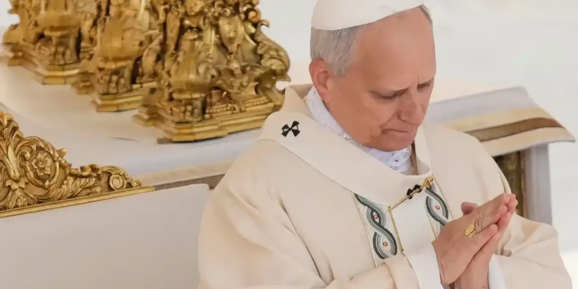 New Pope Leo Welcomed by Thousands and Global Leaders - Gregorio Borgia/AP