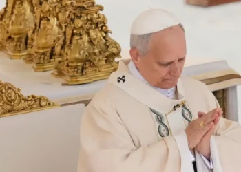 New Pope Leo Welcomed by Thousands and Global Leaders - Gregorio Borgia/AP