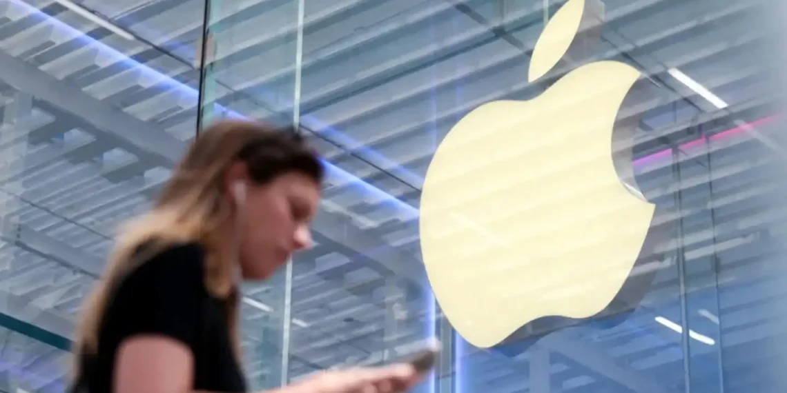 Could AI Search Replace Google on Safari? Apple Explores the Future - Kylie Cooper/Reuters