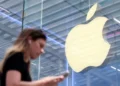 Could AI Search Replace Google on Safari? Apple Explores the Future - Kylie Cooper/Reuters