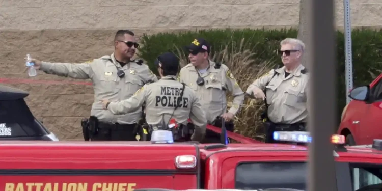Las Vegas Police: Suspect Killed After Shooting Inside Gym - Steve Marcus/Las vegas Sun via AP