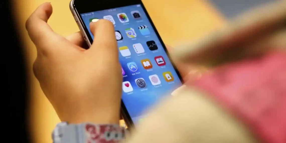 No Vote, No Ban: Texas Lawmakers Miss Deadline on Teen Social Media Bill - AP Photo/Kiichiro Sato, File