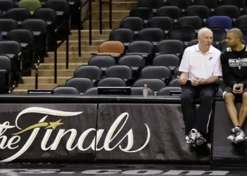 Popovich Retires from Coaching After Stroke, Remains Team President - AP Photo/Eric Gay, File