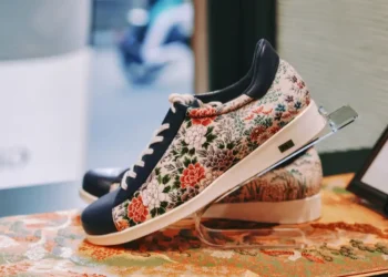 Reviving Kimonos: From Closet Relics to Global Fashion - Tokyo Kimono Shoes