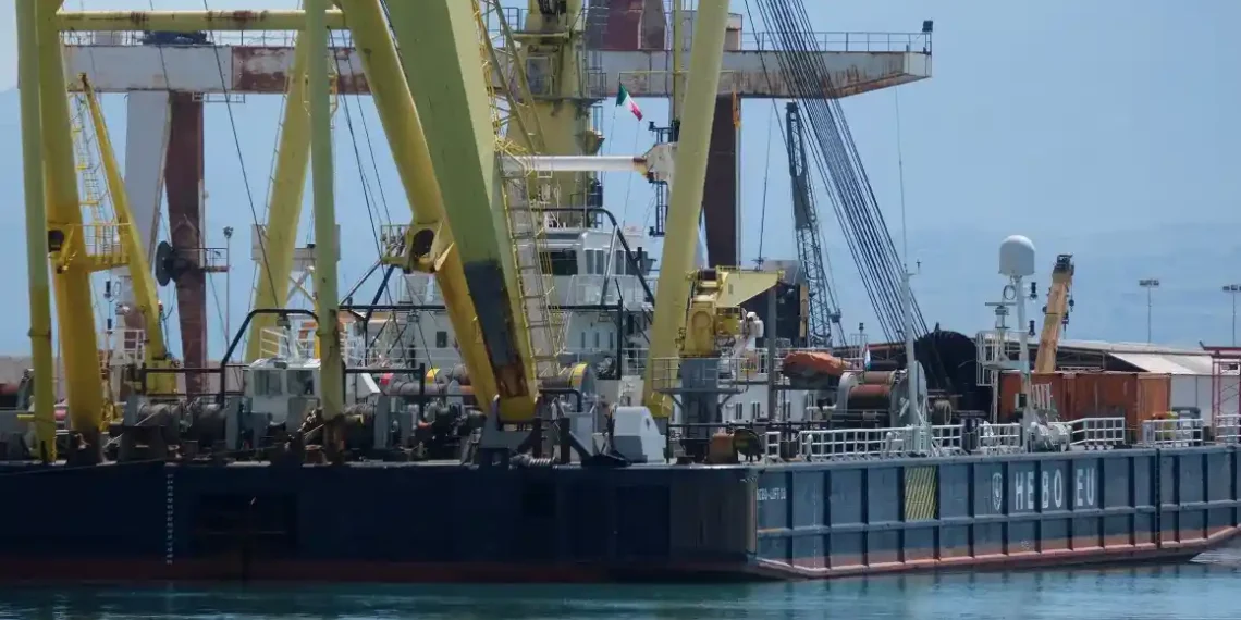 Fatal Dive in Sicily: Recovery of Billionaire’s Yacht Claims Another Life - Igor Petyx/Reuters/File