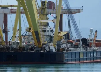 Fatal Dive in Sicily: Recovery of Billionaire’s Yacht Claims Another Life - Igor Petyx/Reuters/File