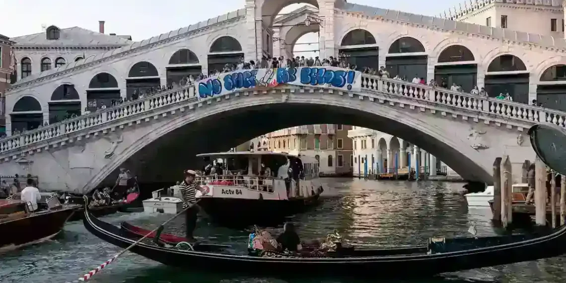 From Romance to Resistance: Venice Protests Bezos Mega Wedding - Manuel Silvestri/Reuters