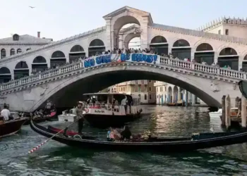 From Romance to Resistance: Venice Protests Bezos Mega Wedding - Manuel Silvestri/Reuters