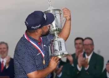 U.S. Open Chaos: Spaun Survives Rain, Rough, and a Five-Way Tie - Seth Wenig/AP