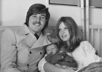 ’Little Woman’ Singer Bobby Sherman, Once a Teen Idol, Dies at 81 - AP Photo/George Brich, File