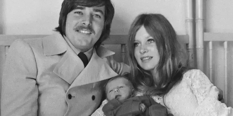 ’Little Woman’ Singer Bobby Sherman, Once a Teen Idol, Dies at 81 - AP Photo/George Brich, File