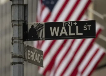 Powell’s Wait-and-See Approach Lifts Global Stocks - AP Photo/Yuki Iwamura