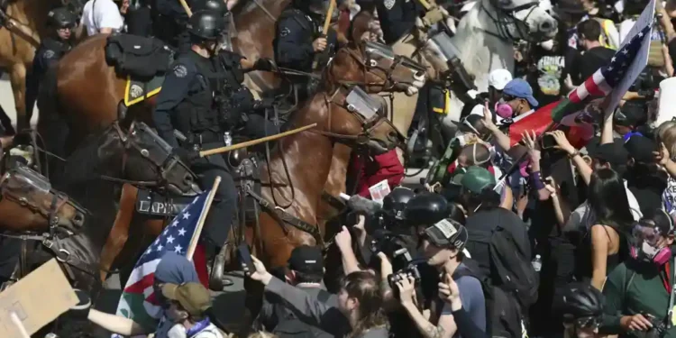 Nationwide ‘No Kings’ March Sends Powerful Message to Trump and Allies - AP Photo/Ethan Swope