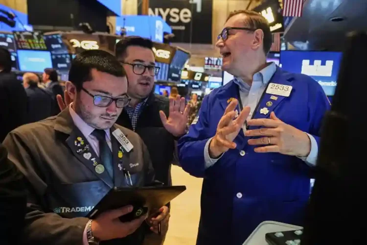 U.S. Stocks Slide Slightly as Oil Prices and Global Risks Rise - AP Photo/Richard Drew