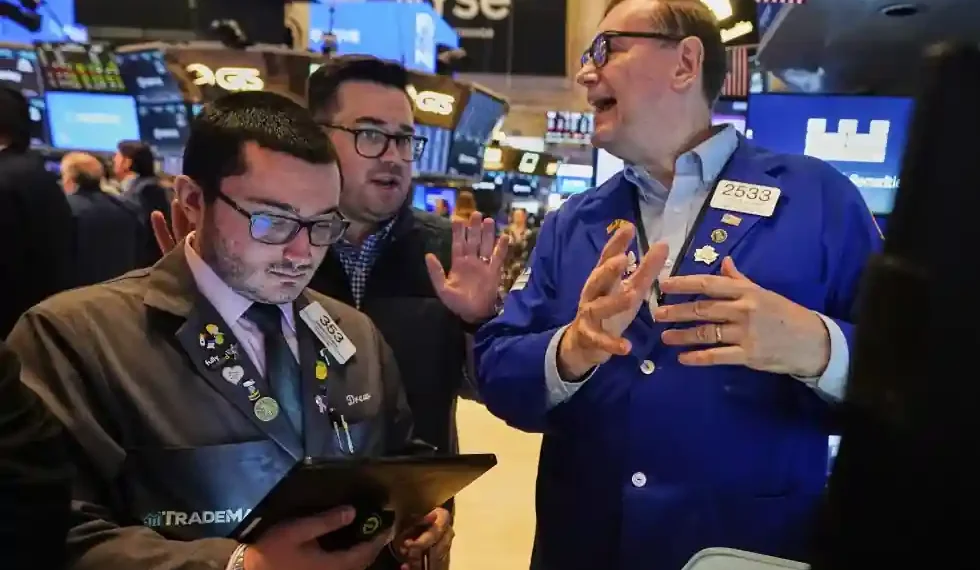 U.S. Stocks Slide Slightly as Oil Prices and Global Risks Rise - AP Photo/Richard Drew