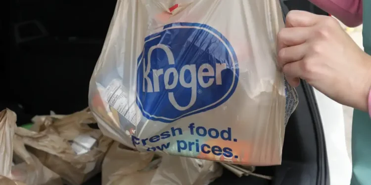 Nation’s Largest Grocery Chain to Cut 60 Stores Across the U.S. - AP Photo/Rogelio V. Solis, File