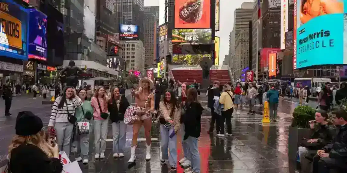 New York City Feels the Sting of Fewer Overseas Tourists - Yuki Iwamura/Bloomberg/Getty Images