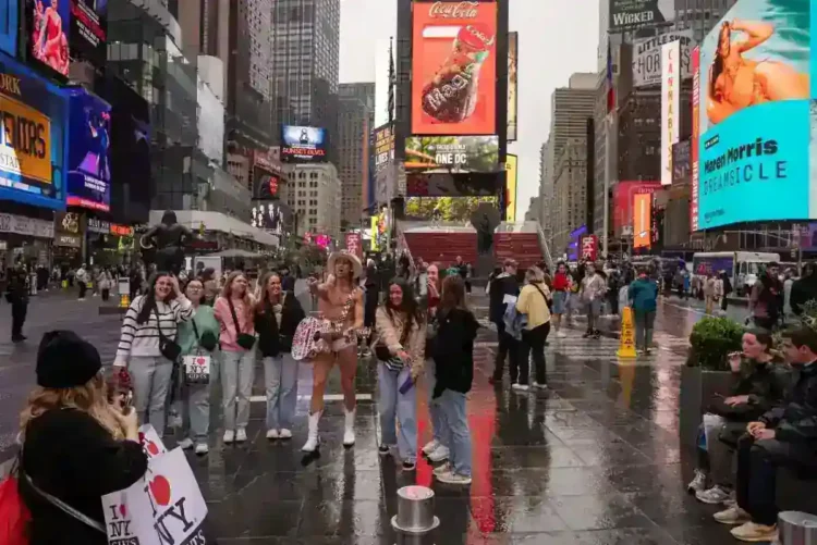 New York City Feels the Sting of Fewer Overseas Tourists - Yuki Iwamura/Bloomberg/Getty Images