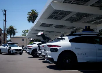 Frustrated Locals Push Back Against Waymo’s Late-Night Robotaxis - Eric Thayer/Getty Images