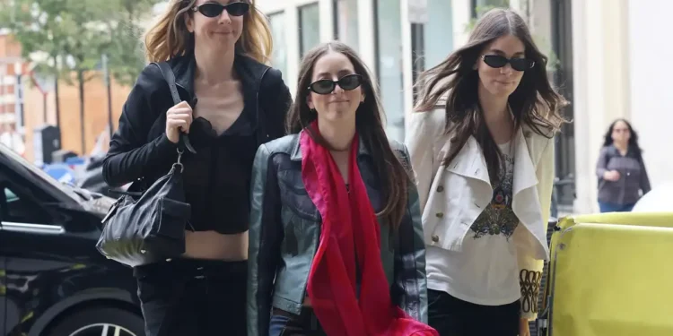 Three Sisters, One Trend: How Haim Styled Skinny Jeans - Neil Mockford/GC Images/Getty Images