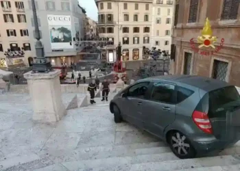 Wrong Turn Lands Elderly Man on Rome’s Iconic Spanish Steps - Vigili del Fuoco